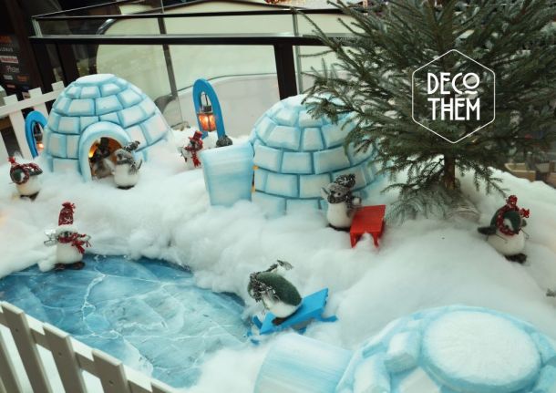 Décor hivernal piste de luge, village des pinguins, igloos, lac gelé, patinoire, neiges, sapin enneigé