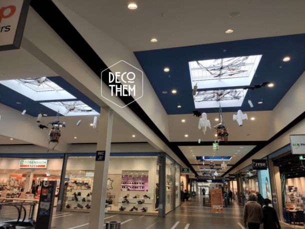 Décorations suspendues Halloween Eplatures Centre, cage avec squelette, feuilles mortes, toiles d'araignées, araignées géantes, fantômes, bougies, chauves-souris, chaines, prisonnier