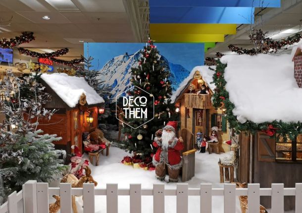 Village féerique du père noël, animaux de la fôret, sapins enneigé, maisonnettes