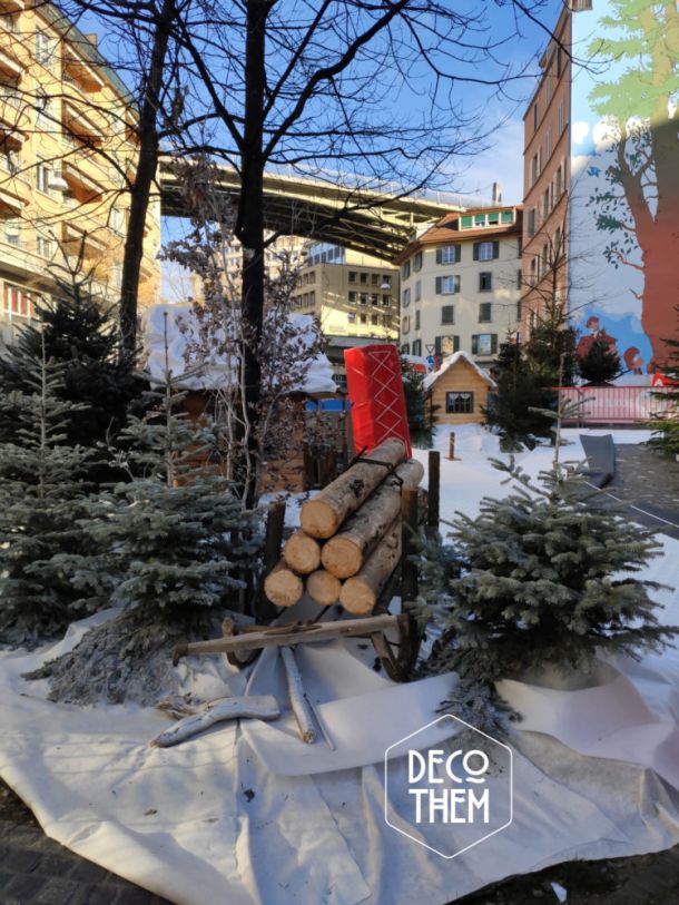 JO2020, décor hivernal, piste de ski de fond, neige, sapins, luge à bois, chalets en bois