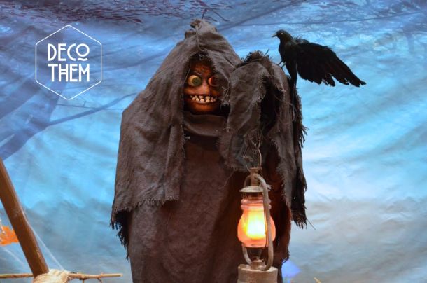 Décoration d'Halloween La chaux-de-fonds, Monstre à la lanterne, corbeaux