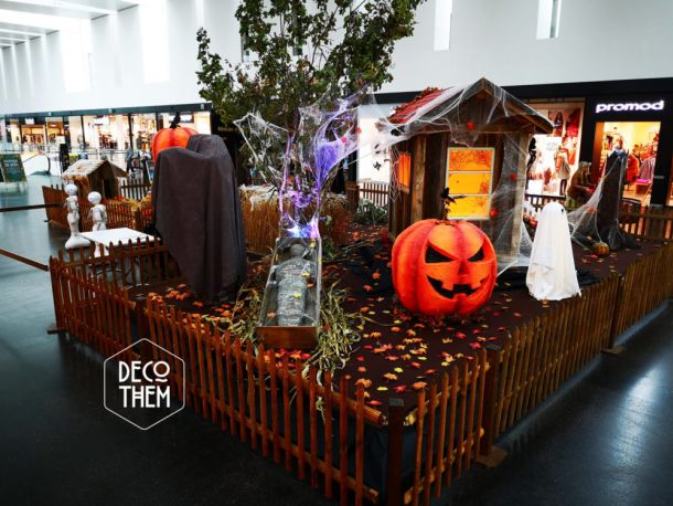 Décorations Halloween Marin Centre, maison hantée, arbre mort, citrouille géante, momie, cercueil, fantôme, monstre, araignée géantes