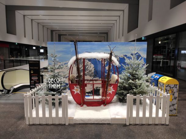 Stand photo télécabine, fresque hivernal