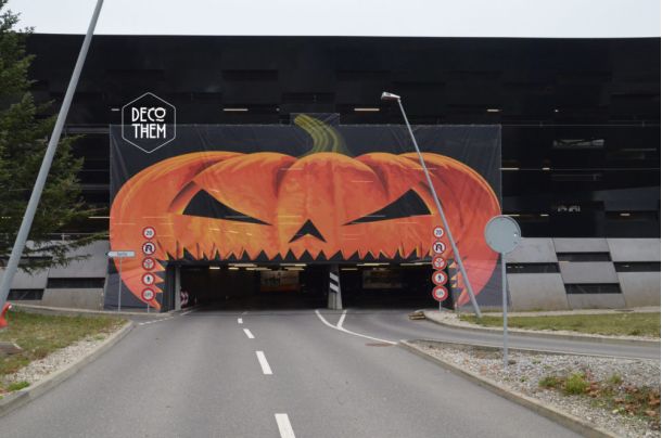 Décoration Halloween Marin "Citrouille Géante", bâche micro-perforée