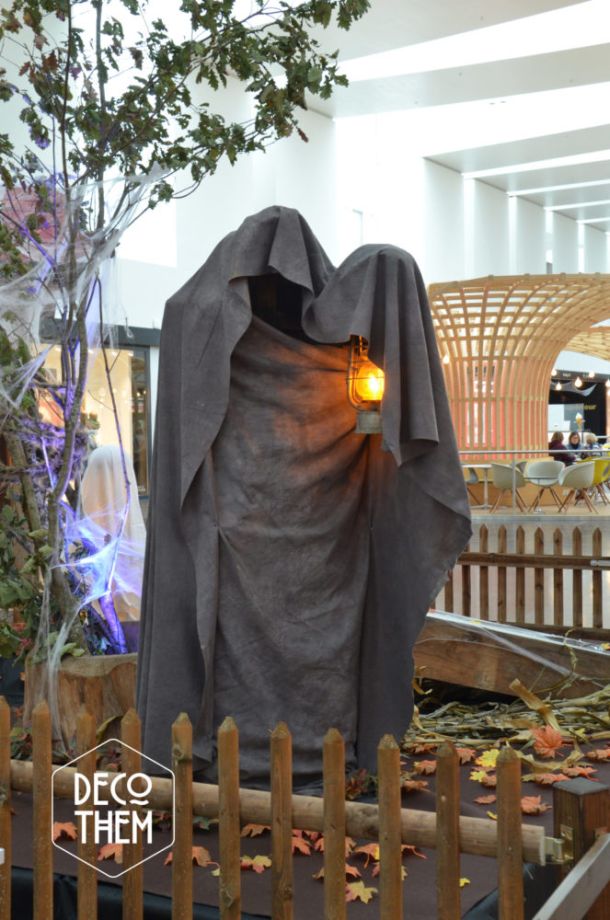 Décorations Halloween Marin Centre, monstre à la lanterne, feuilles mortes, cercueil, toiles d'araignées