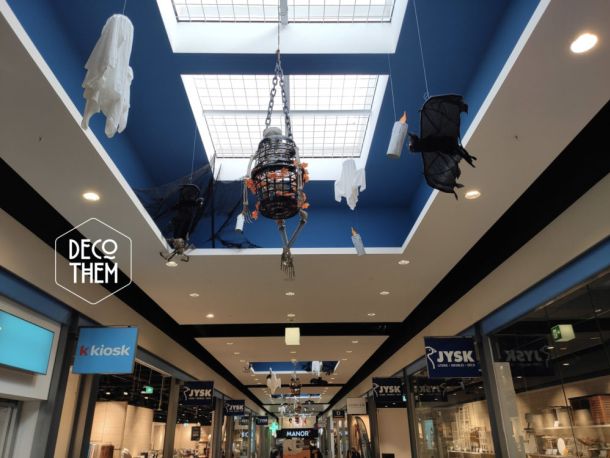 Décorations suspendues Halloween Eplatures Centre, cage avec squelette, feuilles mortes, toiles d'araignées, araignées géantes, fantômes, bougies, chauves-souris, chaines, prisonnier