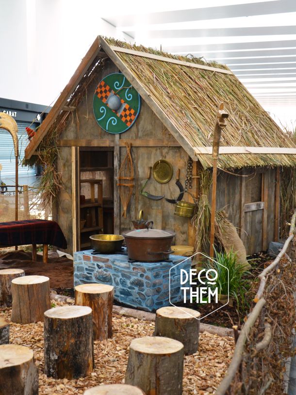 Village celtique | Réalisation de cabanes en bois recyclé, torchis et roseaux