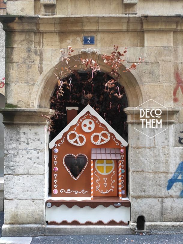 Noël en pain dépices, Rue de l'Ancien-Hôtel-De-Ville, Cannes sucre d'orge, Maison pain d'épice, hanzel&Gretel, bonbons, sucre glace, biscôme