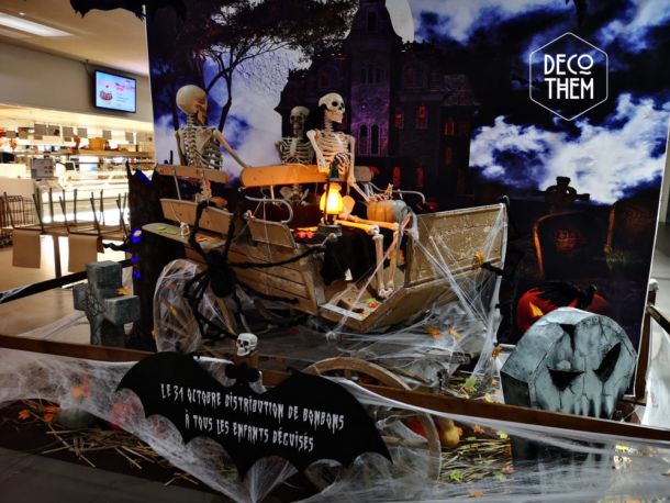 Décoration Halloween Bulle, calèche hantée, corbeaux, chauves-souris, squelettes, pierres tombales, arbres hanté, citrouilles, toiles d'araignées, maïs, crânes