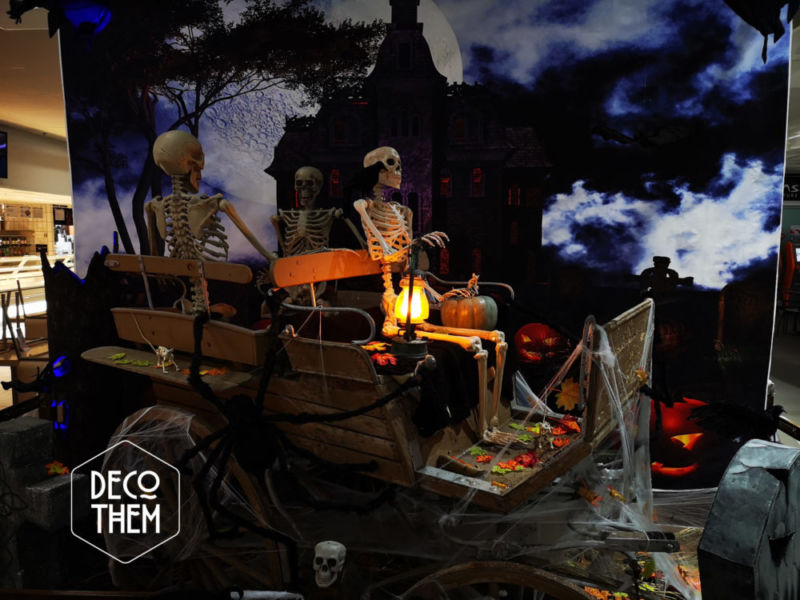Décoration Halloween Bulle "Calèche hantée" Décoration Halloween Bulle, calèche hantée, corbeaux, chauves-souris, squelettes, pierres tombales, arbres hanté, citrouilles, toiles d'araignées, maïs, crânes