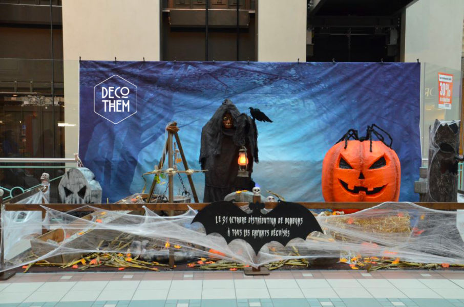 Décoration d'Halloween La chaux-de-fonds "Le cimetière hanté" Décoration d'Halloween La chaux-de-fonds, cimetière hanté, citrouille géante, monstre à la lanterne, cercueil, squelette, momie, araignée géante