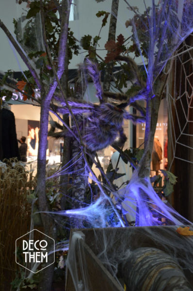 Décorations Halloween Marin Centre "Araignée géante* Décoration Halloween Marin Centre, cercueil, momie, arbre mort, toiles d'araignées