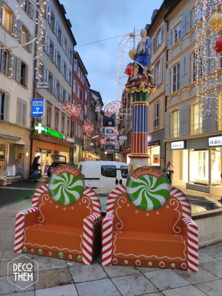 Un Noël en pain d'épices - "Les trônes gourmands" - Ville de Neuchâtel Canapés en pain d'épice, centre ville de Neuchâtel, sucre d'orge, canne à sucre, bonbons, Biscôme