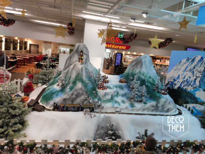 Décoration de Noël - Gruyère Centre, Bulle 2019 Décoration de Noël, Gruyère Centre, Bulle, dent de Broc, maisonnettes de noël, train du père-noël, sapins enneigés, biches, rênnes, neige, étoiles, maisonnettes de noël
