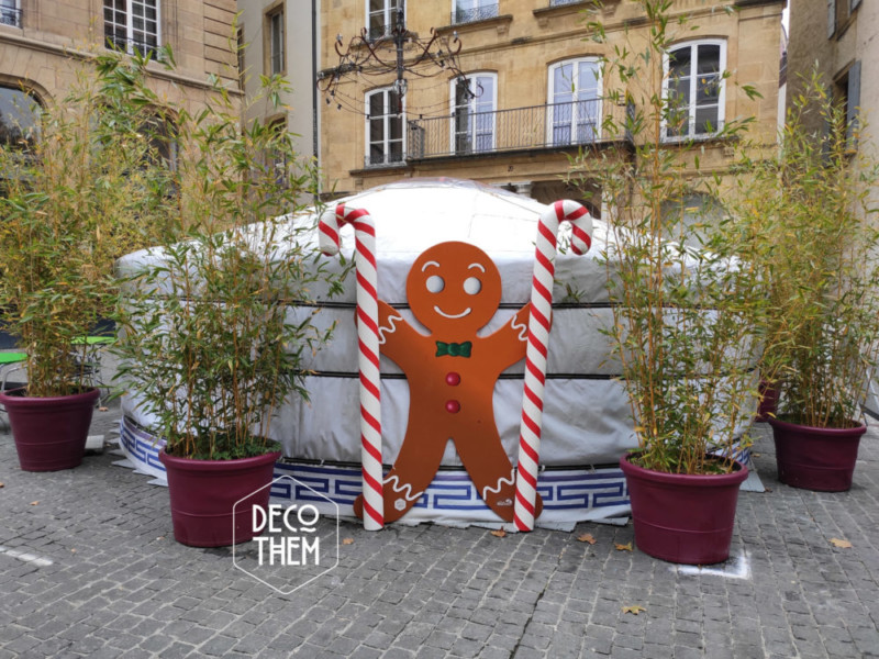 Un Noël en pain d'épices - "M. Petitbiscuit" - Ville de Neuchâtel Noël en pain dépices, place du Coq d'Inde, Cannes sucre d'orge, bonhomme pain d'épice, bonbons, sucre glace, biscôme
