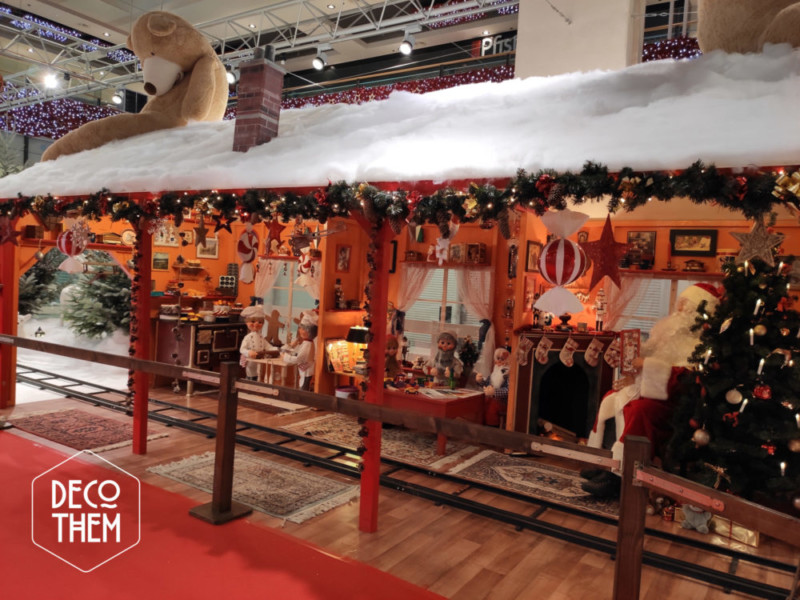 L'atelier du Père-Noël - Les différentes parties de son atelier L'atelier du Père-Noël, Décor féerique petit train pour enfants, nounours géants, Bonbons géants, Père-Noël, toit enneigé, décorations de Noël